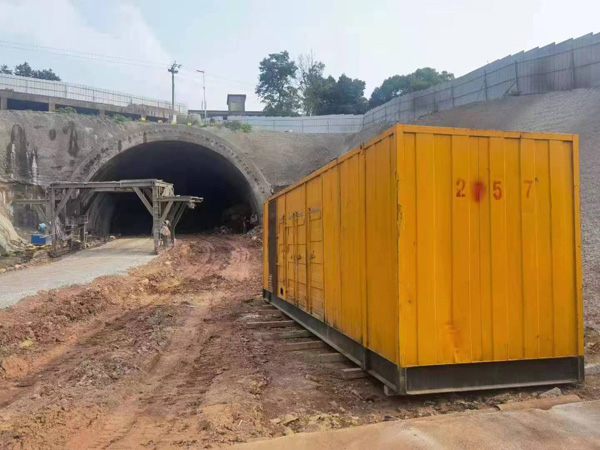 含山发电机出租自启装置的工作原理是什么？